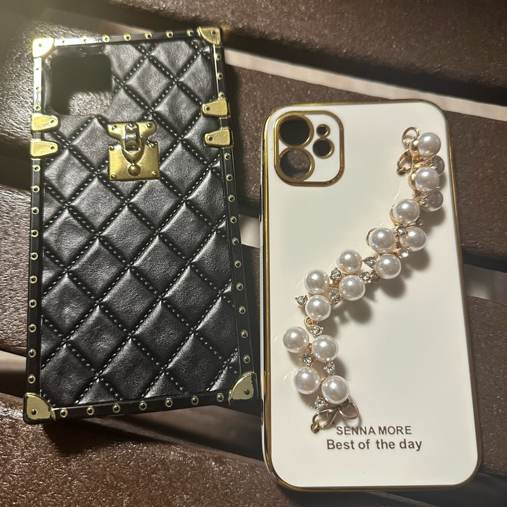 2 IPhone 11 cases